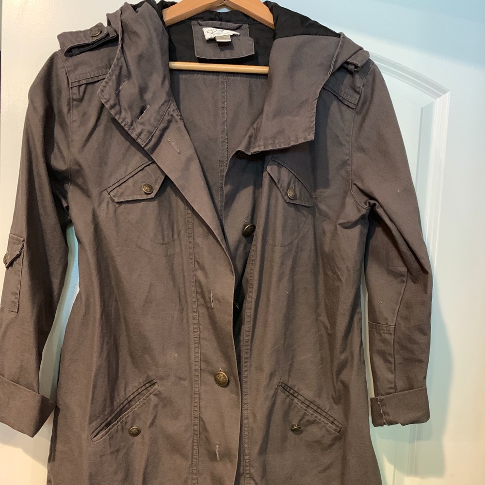 Research and design gray jacket hooded Large